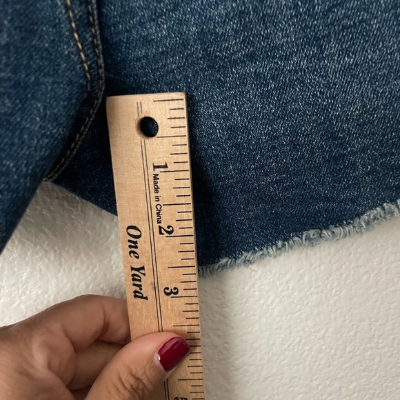 OLD NAVY Women’s Medium Wash High-Rise OG Cut-Off Jean Shorts Size 14 - Picture 7 of 9